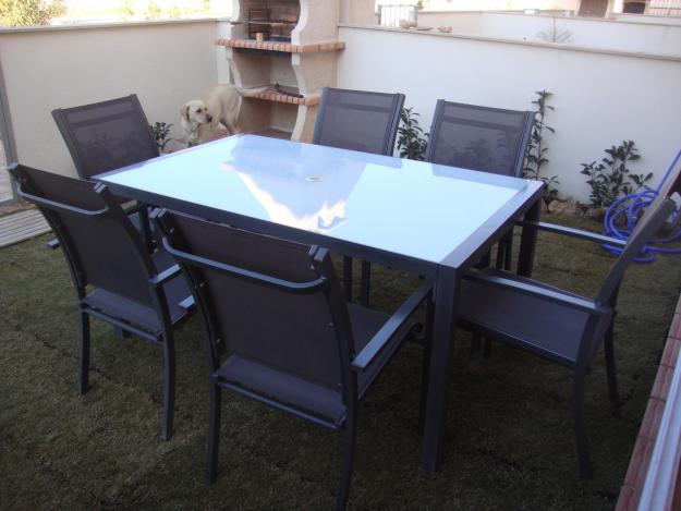 SE VENDE CONJUNTO MESA JARDÍN DE ALUMINIO Y CRISTAL