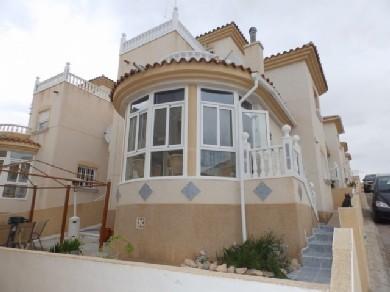 Chalet con 3 dormitorios se vende en Villamartin, Costa Blanca