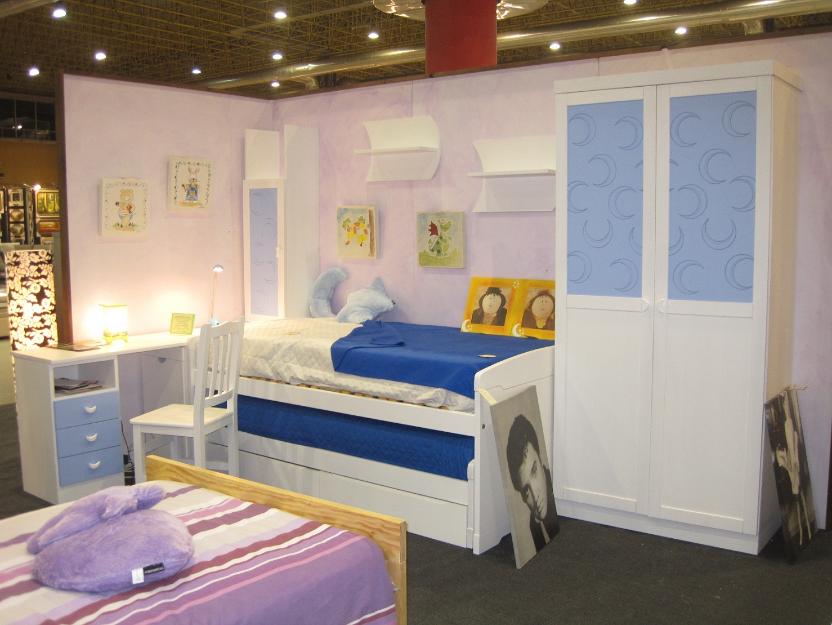 Dormitorio de madera lacado