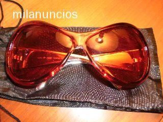 gafas rojas completamente nuevas disponibles