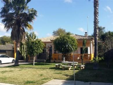 Chalet con 4 dormitorios se vende en Marbella, Costa del Sol