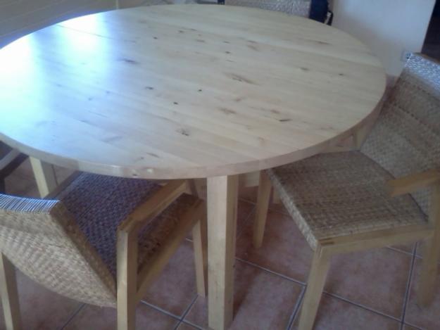 Vendo mesa pino redonda extensible y 4 sillas como nuevas