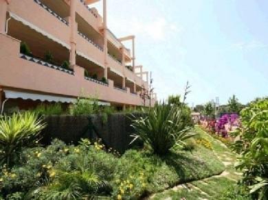 Apartamento con 2 dormitorios se vende en Marbella, Costa del Sol