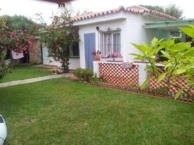 Chalet con 2 dormitorios se vende en Marbella, Costa del Sol