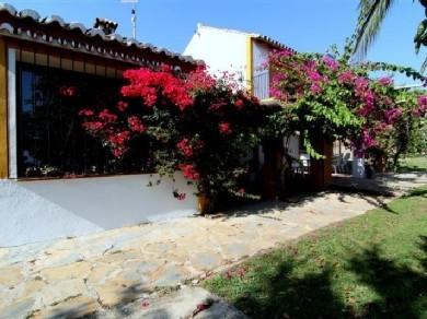 Chalet con 4 dormitorios se vende en Estepona, Costa del Sol