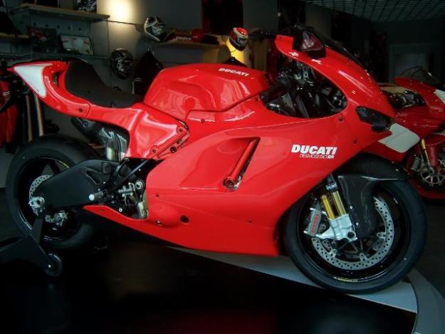 En venta NUEVA :: Ducati Desmosedici RR