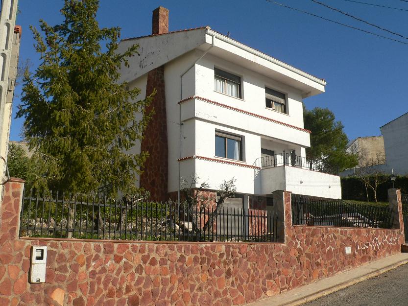 Venta chalet independiente con parcela. 265 const. y 670 parcela