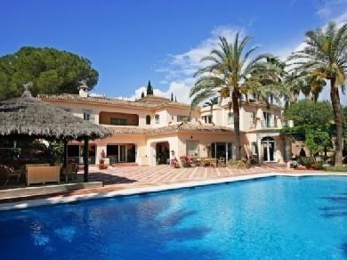 Chalet con 7 dormitorios se vende en Marbella, Costa del Sol