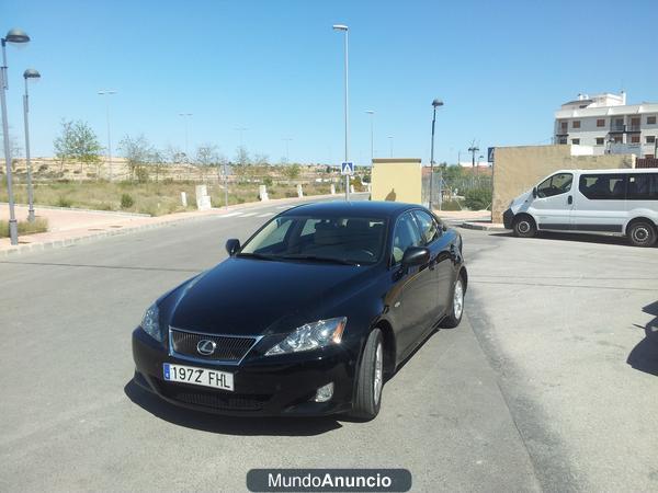 Lexus IS 220d LUXURY + Navegador