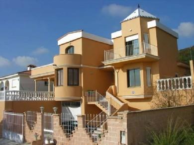 Chalet con 4 dormitorios se vende en Estepona, Costa del Sol