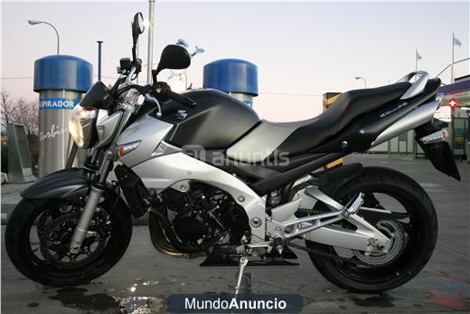 se vende  suzuki gsr 600 impecable año finales 2008