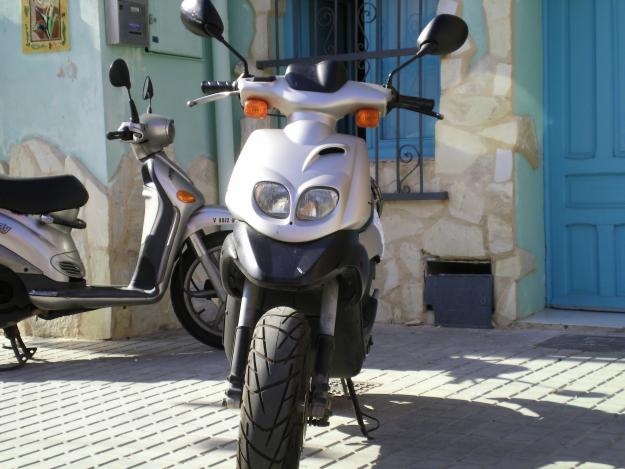 Vendo Scooter Peugeot Treker 49 c.c.