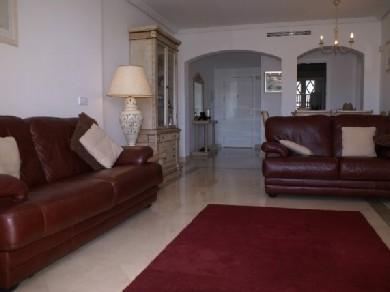 Apartamento con 3 dormitorios se vende en Marbella, Costa del Sol