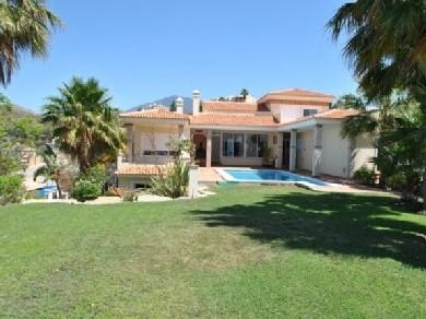 Chalet con 6 dormitorios se vende en Benahavis, Costa del Sol