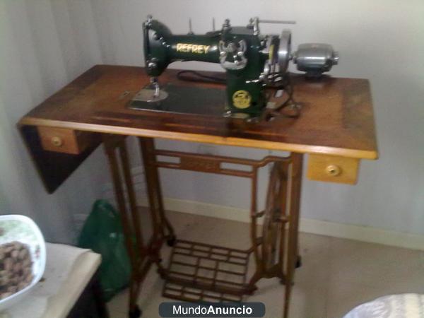 Maquina de Coser industrial y profesional,con motor, perfecto estado