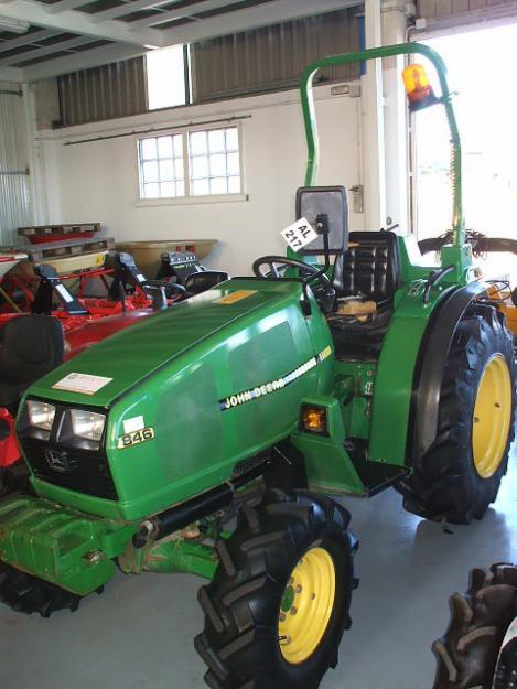 Tractor John Deere 846